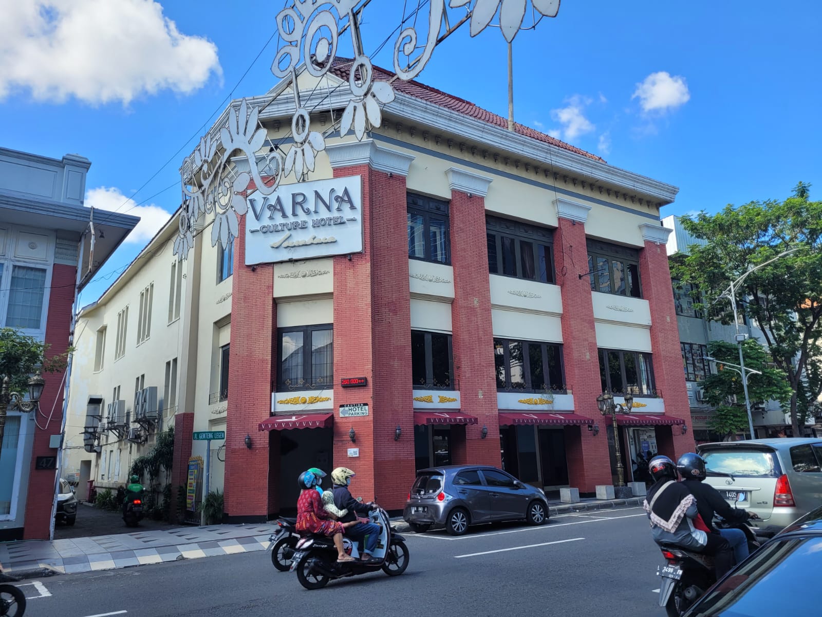 toko batik/Hotel Varna