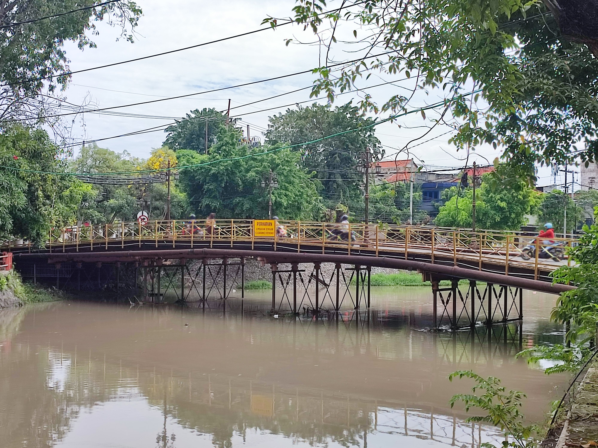 Jembatan Peneleh