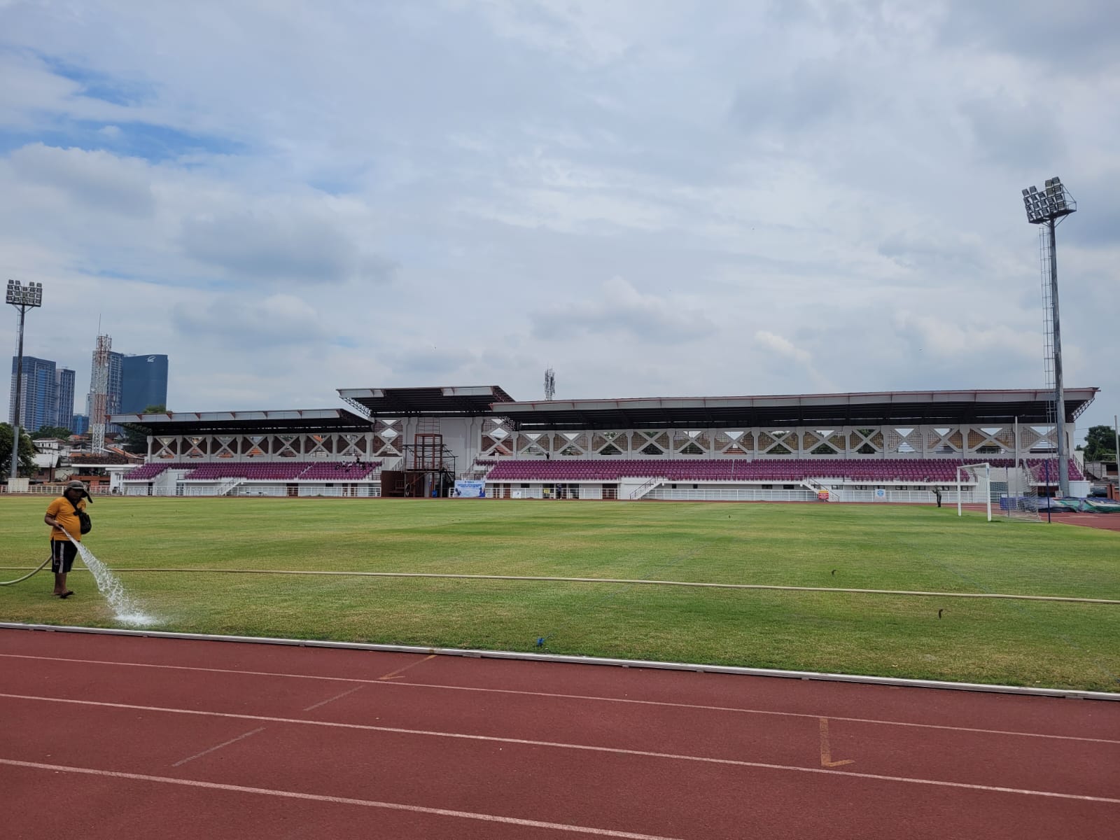 Gelora Pancasila dan Lapangan THOR